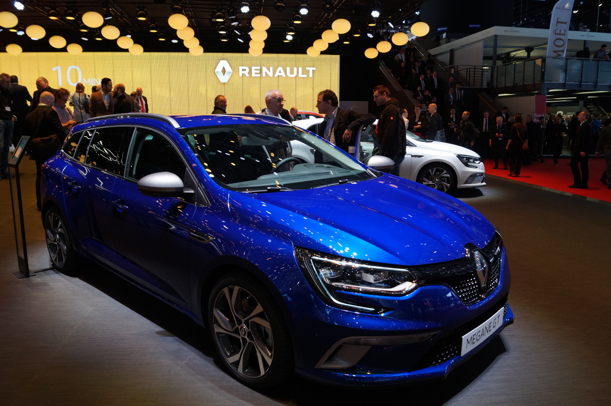 Renault Megane Grandtour
Pojemność bagażnika to 521 litrów - 3 litry mniej niż w trzeciej generacji.
Fot. Tomasz Szmandra Renault Megane Grandtour
Pojemność bagażnika to 521 litrów - 3 litry mniej niż w trzeciej generacji.
Fot. Tomasz Szmandra