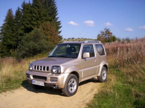 Fot. Maciej Pobocha: Suzuki Jimny to jeden z najmniejszych z oferowanych na naszym rynku samochodów, o których można powiedzieć, że są terenowe. Fot. Maciej Pobocha: Suzuki Jimny to jeden z najmniejszych z oferowanych na naszym rynku samochodów, o których można powiedzieć, że są terenowe.