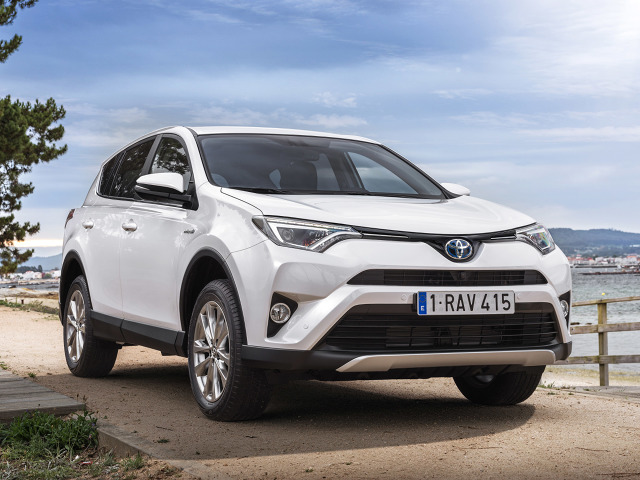 Toyota RAV4 Hybrid
Wariant hybrydowy to silnik benzynowy o pojemności 2.5 litra, który został połączony z motorem elektrycznym. Motor spalinowy dostarcza 155 KM i 206 Nm, jednostka elektryczna 143 KM i 270 Nm, natomiast łączna moc systemowa to 197 KM.
Fot. Toyota Toyota RAV4 Hybrid
Wariant hybrydowy to silnik benzynowy o pojemności 2.5 litra, który został połączony z motorem elektrycznym. Motor spalinowy dostarcza 155 KM i 206 Nm, jednostka elektryczna 143 KM i 270 Nm, natomiast łączna moc systemowa to 197 KM.
Fot. Toyota