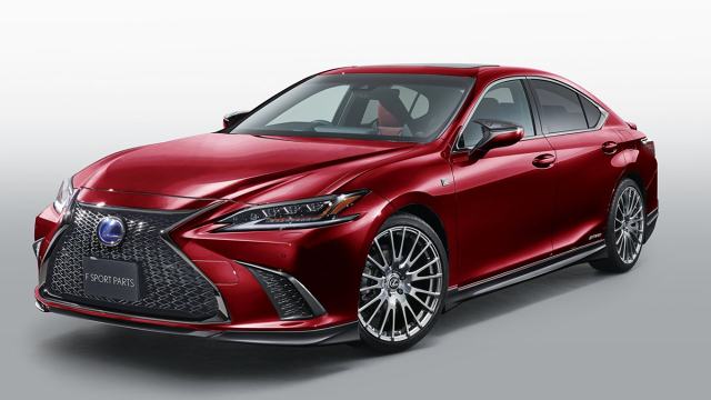 Lexus ES
Nowy Lexus ES zadebiutował oficjalnie dopiero pół roku temu, a japoński oddział Toyota Racing Development przygotował już kilka interesujących elementów pozwalających na zarówno optyczny, jak i mechaniczny tuning limuzyny.
Fot. TRD Lexus ES
Nowy Lexus ES zadebiutował oficjalnie dopiero pół roku temu, a japoński oddział Toyota Racing Development przygotował już kilka interesujących elementów pozwalających na zarówno optyczny, jak i mechaniczny tuning limuzyny.
Fot. TRD