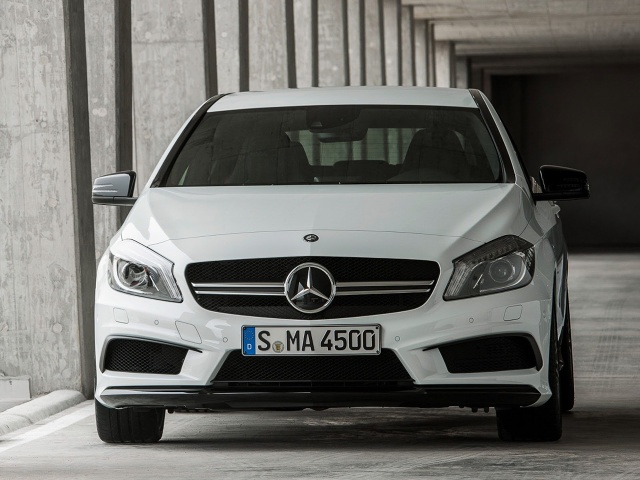 zdjęcie Mercedes-Benz A45 AMG
