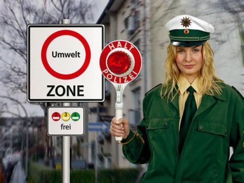 Planujesz wypad na zakupy do Berlina? Chcesz stanąć w okolicy Ku'damm? Jeśli nie będziesz mieć ekologicznej winietki, wtedy zakupy mogą stać się naprawdę kosztowne i to dosłownie.
Fot. GTU Planujesz wypad na zakupy do Berlina? Chcesz stanąć w okolicy Ku'damm? Jeśli nie będziesz mieć ekologicznej winietki, wtedy zakupy mogą stać się naprawdę kosztowne i to dosłownie.
Fot. GTU