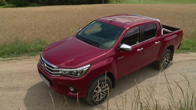 Toyota Hilux
Auto naturalnie napędzane jest na cztery koła. Niestety, nowa wersja oferowana będzie tylko z silnikiem Diesla o mocy 150 KM. W terenie jednak nie prędkość jest najważniejsza, a moment obrotowy, który wynosi 400 Nm.
Fot. TVN Turbo/x-news Toyota Hilux
Auto naturalnie napędzane jest na cztery koła. Niestety, nowa wersja oferowana będzie tylko z silnikiem Diesla o mocy 150 KM. W terenie jednak nie prędkość jest najważniejsza, a moment obrotowy, który wynosi 400 Nm.
Fot. TVN Turbo/x-news