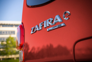 Opel Zafira-e Life

Zafira-e Life jest dostępna w Polsce w cenie katalogowej od 208 550 zł brutto

Fot. Opel 