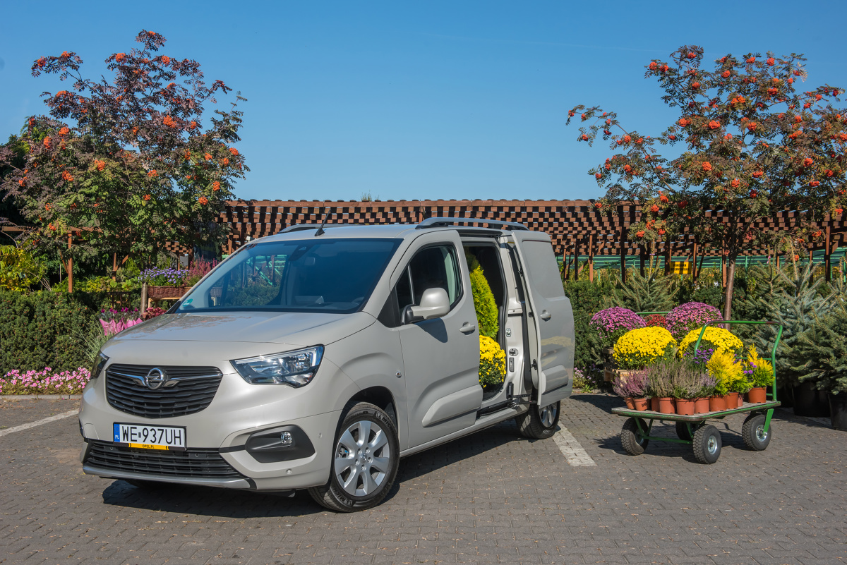 Opel Combo
Już od września minionego roku można składać zamówienia na nowego Opla Combo Cargo – zdobywcę tytułu International Van of the Year 2019, najbardziej pożądanej nagrody w segmencie lekkich pojazdów użytkowych
Fot. Opel Opel Combo
Już od września minionego roku można składać zamówienia na nowego Opla Combo Cargo – zdobywcę tytułu International Van of the Year 2019, najbardziej pożądanej nagrody w segmencie lekkich pojazdów użytkowych
Fot. Opel