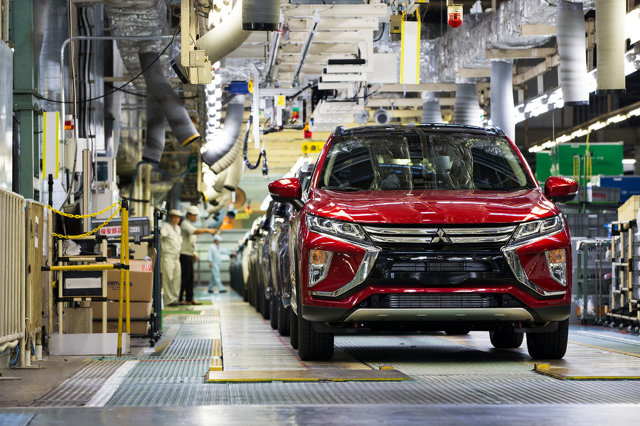Mitsubishi Eclipse Cross
Europejski debiut rynkowy Eclipse Cross poprzedzi rozpoczęcie sprzedaży tego modelu na około 80 rynkach na całym świecie, m.in. w Australii, Ameryce Północnej i Japonii.
Fot. Mitsubishi Mitsubishi Eclipse Cross
Europejski debiut rynkowy Eclipse Cross poprzedzi rozpoczęcie sprzedaży tego modelu na około 80 rynkach na całym świecie, m.in. w Australii, Ameryce Północnej i Japonii.
Fot. Mitsubishi
