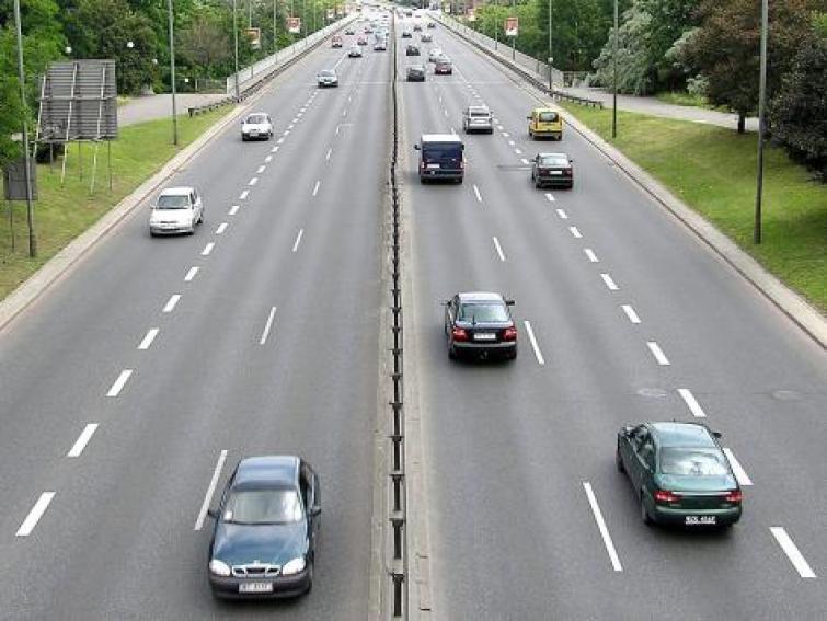 Drożyzna zarżnie motoryzację. W Polsce nie opłaca się mieć auta Drożyzna zarżnie motoryzację. W Polsce nie opłaca się mieć auta