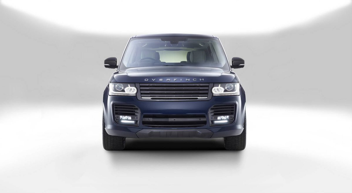 Range Rover London Edition
Kremowa skóra i szlachetne drewno to wyróżniki kabiny. Na listwach progowych i tunelu środkowym nie zabrakło także nawiązań do architektury Londynu.
Fot. Overfinch Range Rover London Edition
Kremowa skóra i szlachetne drewno to wyróżniki kabiny. Na listwach progowych i tunelu środkowym nie zabrakło także nawiązań do architektury Londynu.
Fot. Overfinch