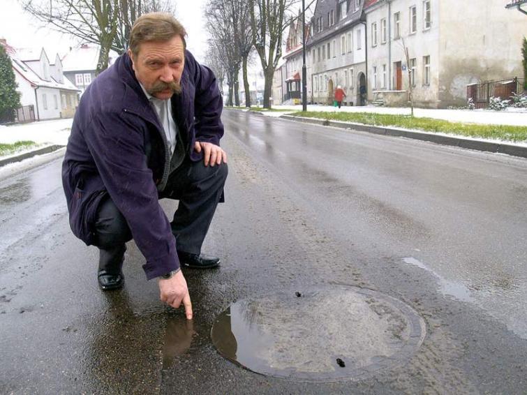Drogi już pękają w Białogardzie Drogi już pękają w Białogardzie