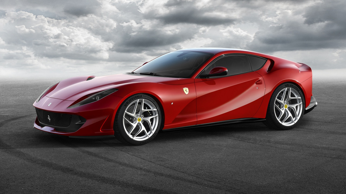 Ferrari 812 Superfast
Pod maską pracuje 6,5-litrowy, wolnossący motor V12 oferujący 800 KM i 718 Nm. Silnik współpracuje z 7-stopniową, dwusprzęgłową skrzynią automatyczną. Ferrari 812 Superfast do 100 m/h przyspiesza w 2,9 s, natomiast prędkość maksymalna wynosi 340 km/h.
Fot. Ferrari Ferrari 812 Superfast
Pod maską pracuje 6,5-litrowy, wolnossący motor V12 oferujący 800 KM i 718 Nm. Silnik współpracuje z 7-stopniową, dwusprzęgłową skrzynią automatyczną. Ferrari 812 Superfast do 100 m/h przyspiesza w 2,9 s, natomiast prędkość maksymalna wynosi 340 km/h.
Fot. Ferrari