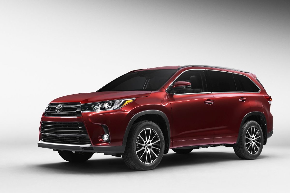 Toyota Highlander
Toyota Highlander doczekała się face-liftingu. W aucie pojawił się nowy silnik oraz nowe wyposażenie. Zadbano także o zmiany stylistyczne.
Fot. Toyota Toyota Highlander
Toyota Highlander doczekała się face-liftingu. W aucie pojawił się nowy silnik oraz nowe wyposażenie. Zadbano także o zmiany stylistyczne.
Fot. Toyota