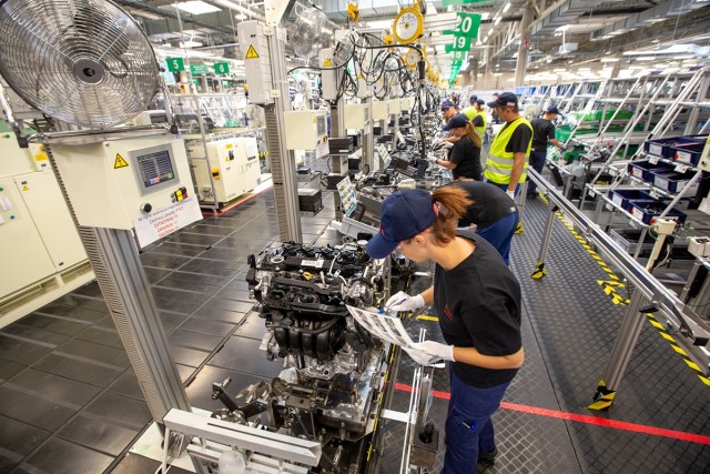Zakład Toyoty w Jelczu-Laskowicach rozpoczyna produkcję najnowszej generacji silników Dynamic Force Engine o pojemności 2,0 l, zaprojektowanych w ramach platformy TNGA.
Fot. Toyota Zakład Toyoty w Jelczu-Laskowicach rozpoczyna produkcję najnowszej generacji silników Dynamic Force Engine o pojemności 2,0 l, zaprojektowanych w ramach platformy TNGA.
Fot. Toyota