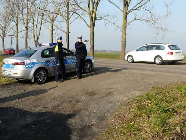 Mścice - Kazimierz: Tysiąc złotych mandatu i 15 punktów za zignorowanie znaków Mścice - Kazimierz: Tysiąc złotych mandatu i 15 punktów za zignorowanie znaków