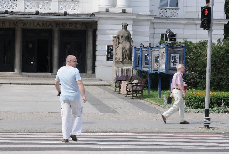 Na drogach ginie coraz więcej pieszych. Kto chce ich bronić? Na drogach ginie coraz więcej pieszych. Kto chce ich bronić?