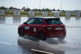 Projekt Skoda Auto Safety w Polsce istnieje od 15 lat. Inicjatorzy tego przedsięwzięcia podsumowali jego dotychczasową działalność oraz zaprezentowali, w jaki prowadzone są szkolenia bezpiecznej jazdy.

Fot. Skoda 