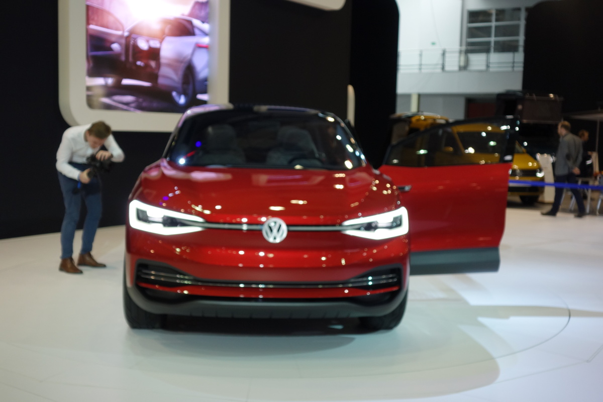 Volkswagen ID. CROZZ
Poznań Motor Show jest miejscem debiutu nie tylko nowego Volkswagena Passata. Na stosiku marki zobaczyć można m.in. elektrycznego SUV-a ID. CROZZ oraz vana vana ID. BUZZ.
Fot. Ryszard M. Perczak Volkswagen ID. CROZZ
Poznań Motor Show jest miejscem debiutu nie tylko nowego Volkswagena Passata. Na stosiku marki zobaczyć można m.in. elektrycznego SUV-a ID. CROZZ oraz vana vana ID. BUZZ.
Fot. Ryszard M. Perczak