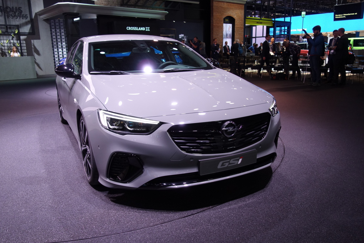 Opel Insignia GSi
Sportowiec ze stajni Opla jest napędzany motorem 2.0 Turbo, który rozwija 260 KM i 400 Nm, a w cyklu mieszanym zużywa 8,6 l/100km.
Fot. Marek Perczak Opel Insignia GSi
Sportowiec ze stajni Opla jest napędzany motorem 2.0 Turbo, który rozwija 260 KM i 400 Nm, a w cyklu mieszanym zużywa 8,6 l/100km.
Fot. Marek Perczak