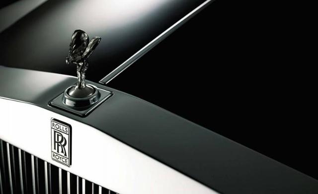 Rolls-Royce - figurka Spirit of Ecstasy ma 100 lat