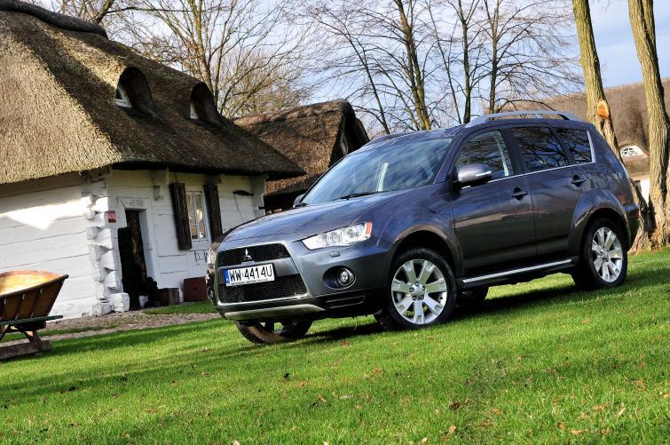 Mitsubishi Outlander z nowym silnikiem benzynowym Mitsubishi Outlander z nowym silnikiem benzynowym