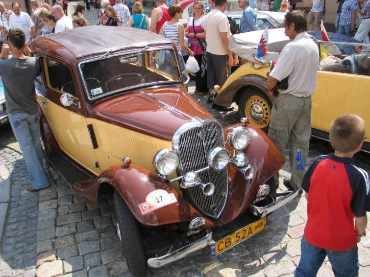 Parada weteranów szos w Inowrocławiu Parada weteranów szos w Inowrocławiu