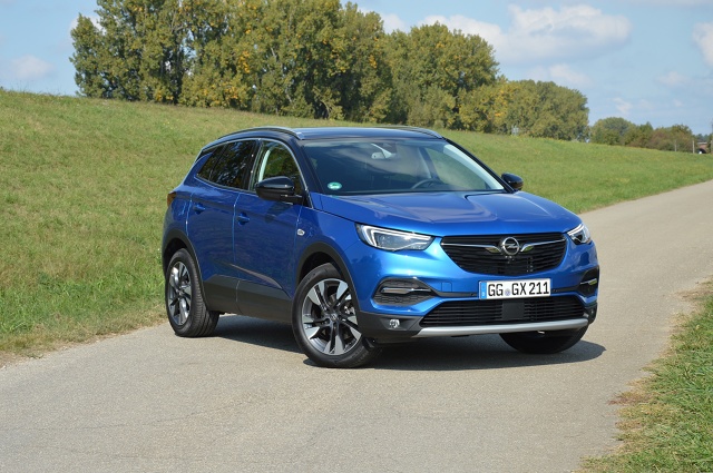 Opel Grandland X
Opel wprowadza na rynek model Grandland X. To trzeci model z rodziny nowych SUV-ów, czy raczej crossoverów niemieckiej marki. Ceny rozpoczynają się od 94 900 zł.
Fot. Wojciech Frelichowski Opel Grandland X
Opel wprowadza na rynek model Grandland X. To trzeci model z rodziny nowych SUV-ów, czy raczej crossoverów niemieckiej marki. Ceny rozpoczynają się od 94 900 zł.
Fot. Wojciech Frelichowski