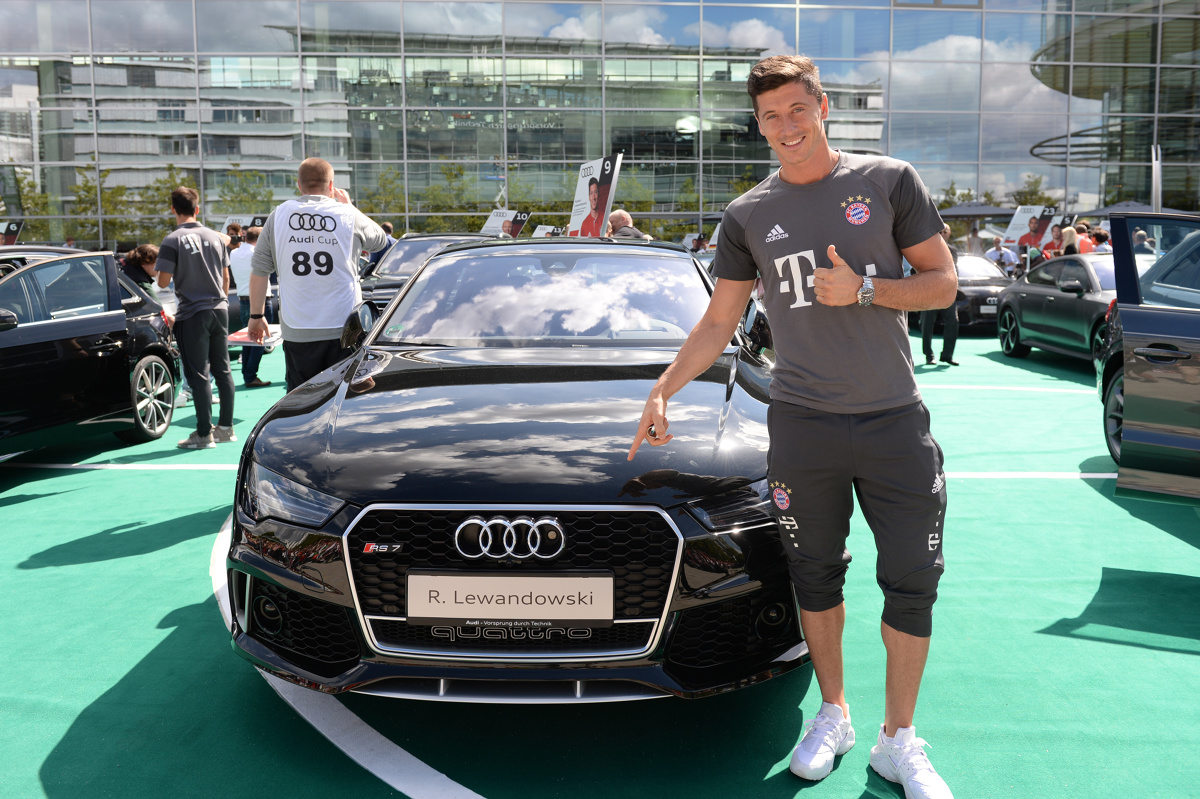 Lewandowski Car Check Out Bayern Munich Robert