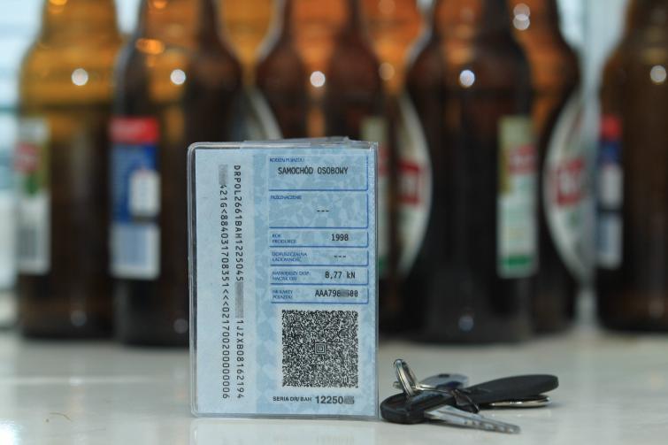 Nie siadaj za kierownicą na kacu. Będziesz prowadzić jak pijany! Nie siadaj za kierownicą na kacu. Będziesz prowadzić jak pijany!