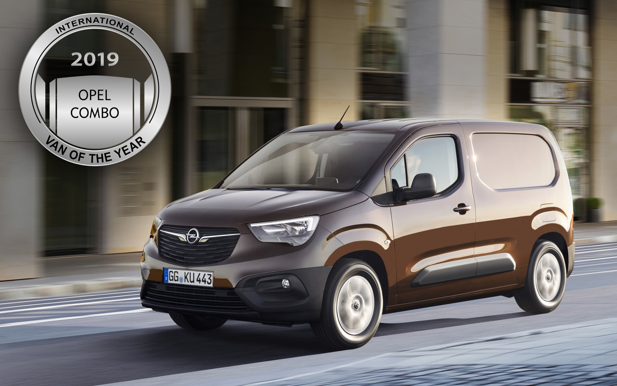 Opel Combo Life 

Zdaniem jury żaden z konkurencyjnych modeli nie oferuje aż tyle w stosunku do swojej ceny. Dyrektor generalny firmy Opel, Michael Lohscheller, oraz dyrektor zarządzający ds. sprzedaży, obsługi posprzedażnej i marketingu, Xavier Duchemin, udali się do Belgii, aby odebrać nagrodę za ten wielofunkcyjny samochód.

Fot. Opel 