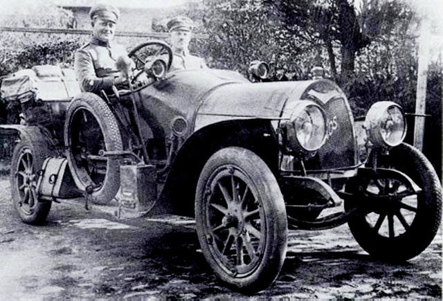 Protos G2 był wykorzystywany jako pojazd sztabowy w armiach Niemiec (na zdjęciu) i Austro-Węgier. Takie auto, odnalezione w 2009 roku w Polsce, służyło oficerom cesarza Franciszka Józefa Protos G2 był wykorzystywany jako pojazd sztabowy w armiach Niemiec (na zdjęciu) i Austro-Węgier. Takie auto, odnalezione w 2009 roku w Polsce, służyło oficerom cesarza Franciszka Józefa