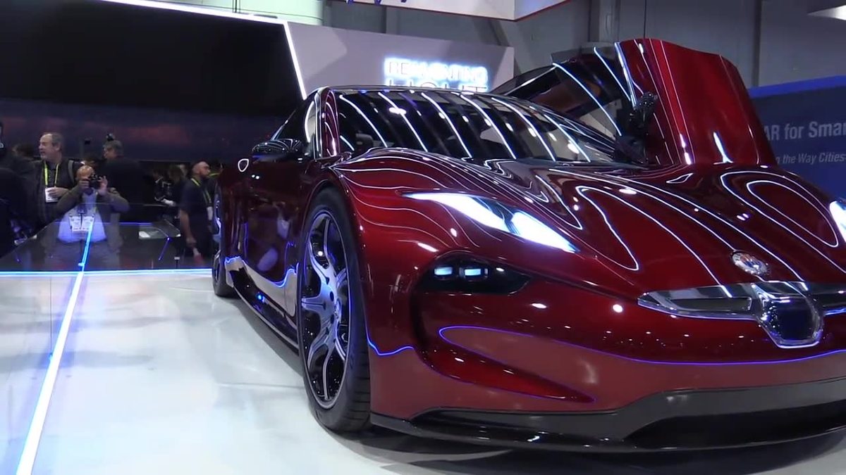 Fisker EMotion
Pojazd ma mieć zasięg około 640 kilometrów i ładować się w niespełna 10 minut. Fisker EMotion pojawi się na rynku w 2020 roku. Elektryczna nowość ma kosztować 130 tysięcy dolarów.
Fot. RUPTLY / x-news Fisker EMotion
Pojazd ma mieć zasięg około 640 kilometrów i ładować się w niespełna 10 minut. Fisker EMotion pojawi się na rynku w 2020 roku. Elektryczna nowość ma kosztować 130 tysięcy dolarów.
Fot. RUPTLY / x-news