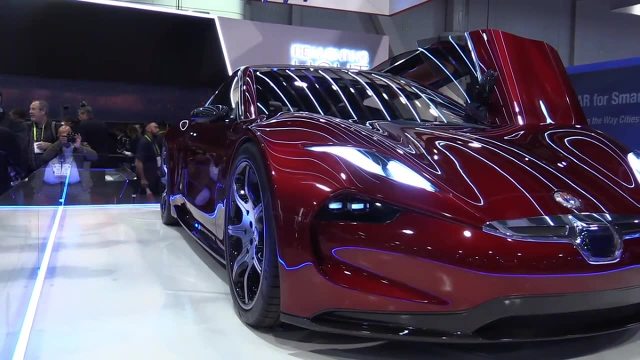 Fisker EMotion
Pojazd ma mieć zasięg około 640 kilometrów i ładować się w niespełna 10 minut. Fisker EMotion pojawi się na rynku w 2020 roku. Elektryczna nowość ma kosztować 130 tysięcy dolarów.
Fot. RUPTLY / x-news Fisker EMotion
Pojazd ma mieć zasięg około 640 kilometrów i ładować się w niespełna 10 minut. Fisker EMotion pojawi się na rynku w 2020 roku. Elektryczna nowość ma kosztować 130 tysięcy dolarów.
Fot. RUPTLY / x-news