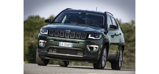 Jeep Compass
W Jeepie Compassie debiutuje nowy 1,3-litrowy turbodoładowany silnik benzynowy o mocy 130 KM lub 150 KM. Na tym nie koniec zmian.
Fot. Jeep Jeep Compass
W Jeepie Compassie debiutuje nowy 1,3-litrowy turbodoładowany silnik benzynowy o mocy 130 KM lub 150 KM. Na tym nie koniec zmian.
Fot. Jeep