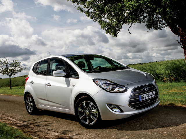 Hyundai prezentuje się atrakcyjne, ma bardzo ładne proporcje i kilka ciekawych detali. Auto jest zresztą świeżo po modernizacji, którą przeprowadzono na początku 2015 r / Fot. Hyundai Hyundai prezentuje się atrakcyjne, ma bardzo ładne proporcje i kilka ciekawych detali. Auto jest zresztą świeżo po modernizacji, którą przeprowadzono na początku 2015 r / Fot. Hyundai