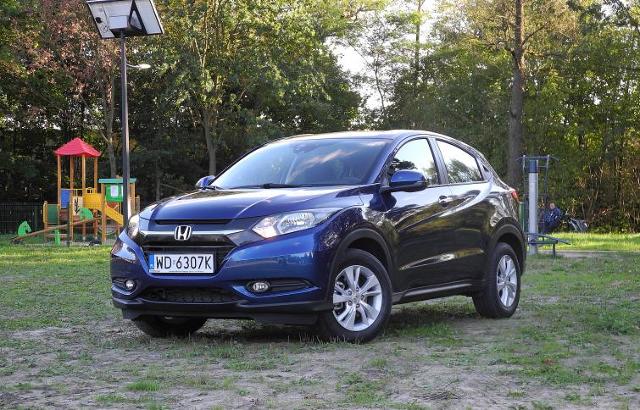 Honda wprowadziła na polski rynek nowy model HR-V. Auto, podobnie jak poprzednik sprzed lat, jest SUV-em. Ceny nowego samochodu rozpoczynają się od kwoty 77 tys. zł / Fot. Wojciech Frelichowski Honda wprowadziła na polski rynek nowy model HR-V. Auto, podobnie jak poprzednik sprzed lat, jest SUV-em. Ceny nowego samochodu rozpoczynają się od kwoty 77 tys. zł / Fot. Wojciech Frelichowski