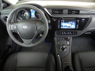 Toyota Auris Hybdrid

Toyota Auris jest dostępna w dwóch pięciodrzwiowych wersjach nadwoziowych - jako hatchback i kombi. Jako sedan auto występuje pod dobrze znaną Corolla. Jednak w tym wydaniu nie ma napędu hybrydowego.

Fot. Wojciech Frelichowski 