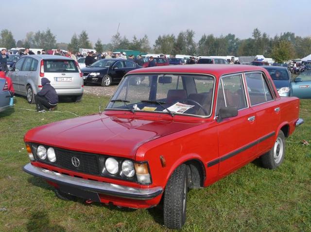 Giełda samochodowa w Rzeszowie - auto z czasów PRL