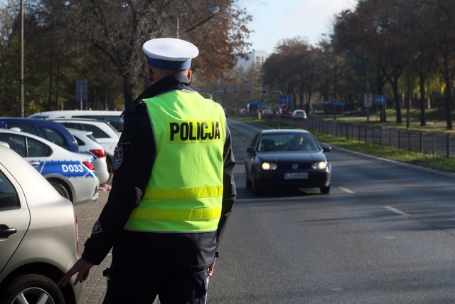 Drogi krajowe, wojewódzkie czy powiatowe – które trasy w okresie Wszystkich Świętych są częściej kontrolowane przez policję? Jaka kategoria dróg jest w tym czasie najbardziej kolizyjna? Tego typu informacje postanowili sprawdzić specjaliści z systemu Yanosik.
Fot. Łukasz Kaczanowski Drogi krajowe, wojewódzkie czy powiatowe – które trasy w okresie Wszystkich Świętych są częściej kontrolowane przez policję? Jaka kategoria dróg jest w tym czasie najbardziej kolizyjna? Tego typu informacje postanowili sprawdzić specjaliści z systemu Yanosik.
Fot. Łukasz Kaczanowski