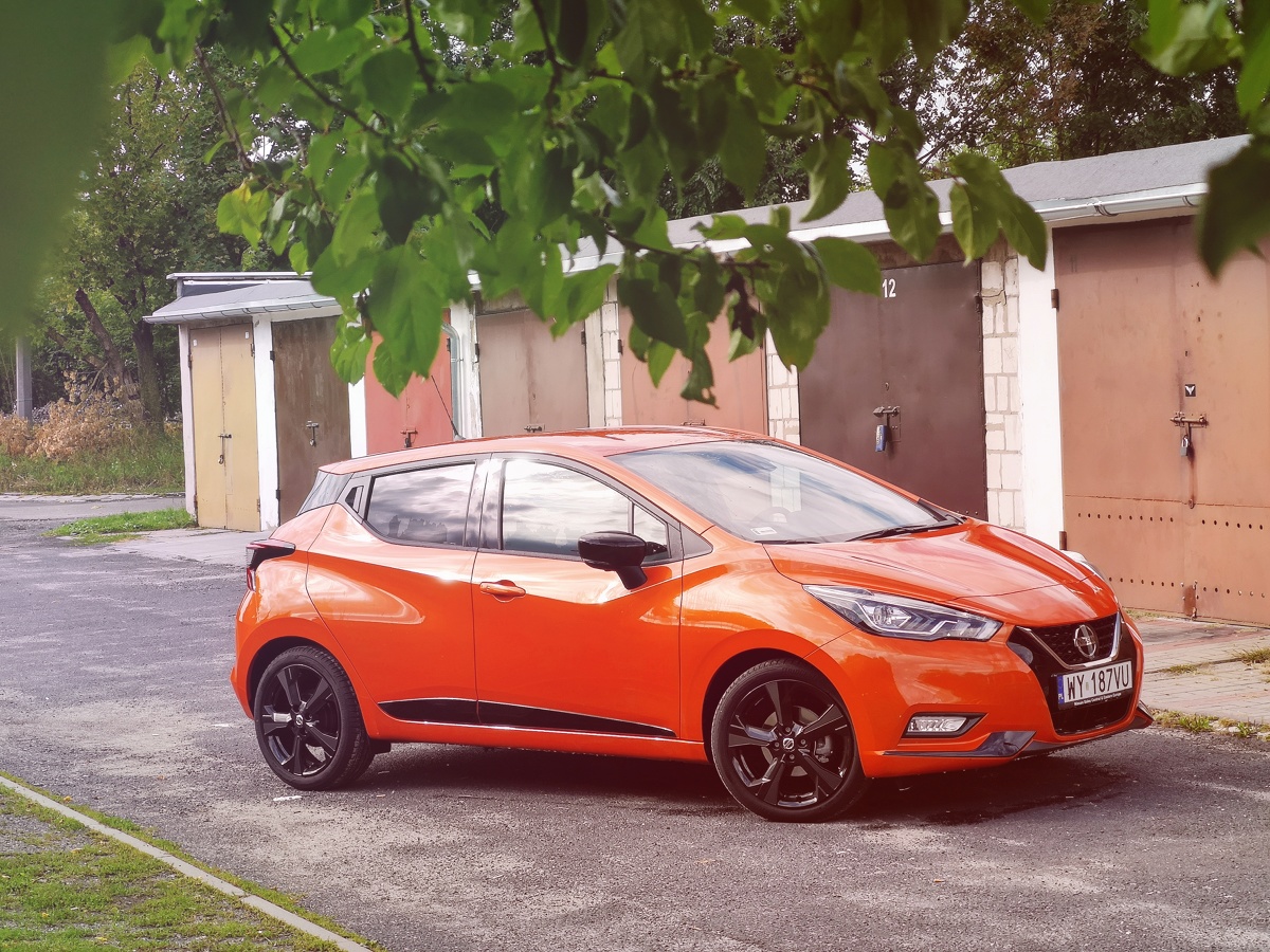 Nissan Micra, będąc na rynku od 1982 roku, stał się prawdziwą ikoną i żelaznym przedstawicielem segmentu B. Piąta generacja tego modelu, oferowana od 2016 roku, dość mocno się zmieniła, ale nadal oferuje funkcjonalność, oryginalny wygląd oraz sporo przestrzeni. Jak spisuje się na co dzień i co ma do zaoferowania Micra K14?
Fot. Kamil Rogala Nissan Micra, będąc na rynku od 1982 roku, stał się prawdziwą ikoną i żelaznym przedstawicielem segmentu B. Piąta generacja tego modelu, oferowana od 2016 roku, dość mocno się zmieniła, ale nadal oferuje funkcjonalność, oryginalny wygląd oraz sporo przestrzeni. Jak spisuje się na co dzień i co ma do zaoferowania Micra K14?
Fot. Kamil Rogala