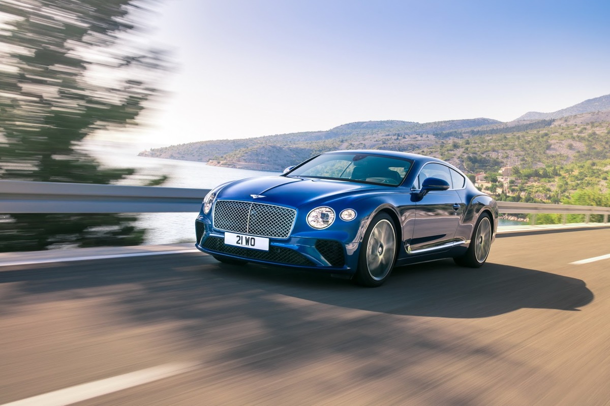 Bentley Continental GT
Za napęd odpowiada silnik W12 TSI o pojemności 6 litrów, który dostarcza 635 KM oraz 900 Nm. Dzięki niemu auto przyspiesza do 100 km/h w 3.7 s. Prędkość maksymalna w tym przypadku to 333 km/h.
Fot. Bentley Bentley Continental GT
Za napęd odpowiada silnik W12 TSI o pojemności 6 litrów, który dostarcza 635 KM oraz 900 Nm. Dzięki niemu auto przyspiesza do 100 km/h w 3.7 s. Prędkość maksymalna w tym przypadku to 333 km/h.
Fot. Bentley