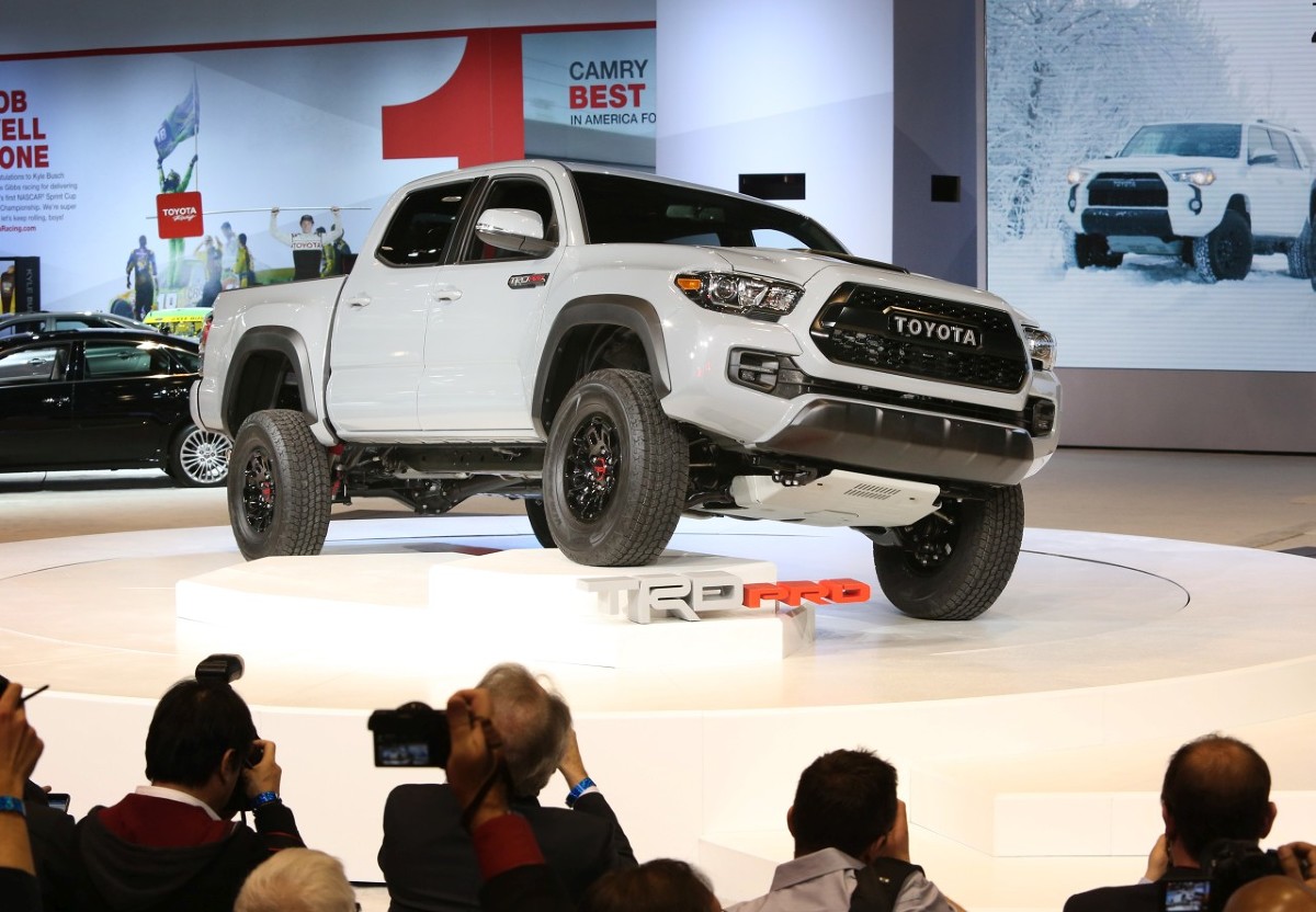 Podczas Chicago Auto Show Toyota zaprezentowała najnowszy terenowy pickup z rodziny TRD Pro Series – model Tacoma TRD Pro, fabrycznie przygotowany do jazdy w najtrudniejszym terenie przez ekspertów Toyota Racing Development (TRD) / Fot. Toyota Podczas Chicago Auto Show Toyota zaprezentowała najnowszy terenowy pickup z rodziny TRD Pro Series – model Tacoma TRD Pro, fabrycznie przygotowany do jazdy w najtrudniejszym terenie przez ekspertów Toyota Racing Development (TRD) / Fot. Toyota