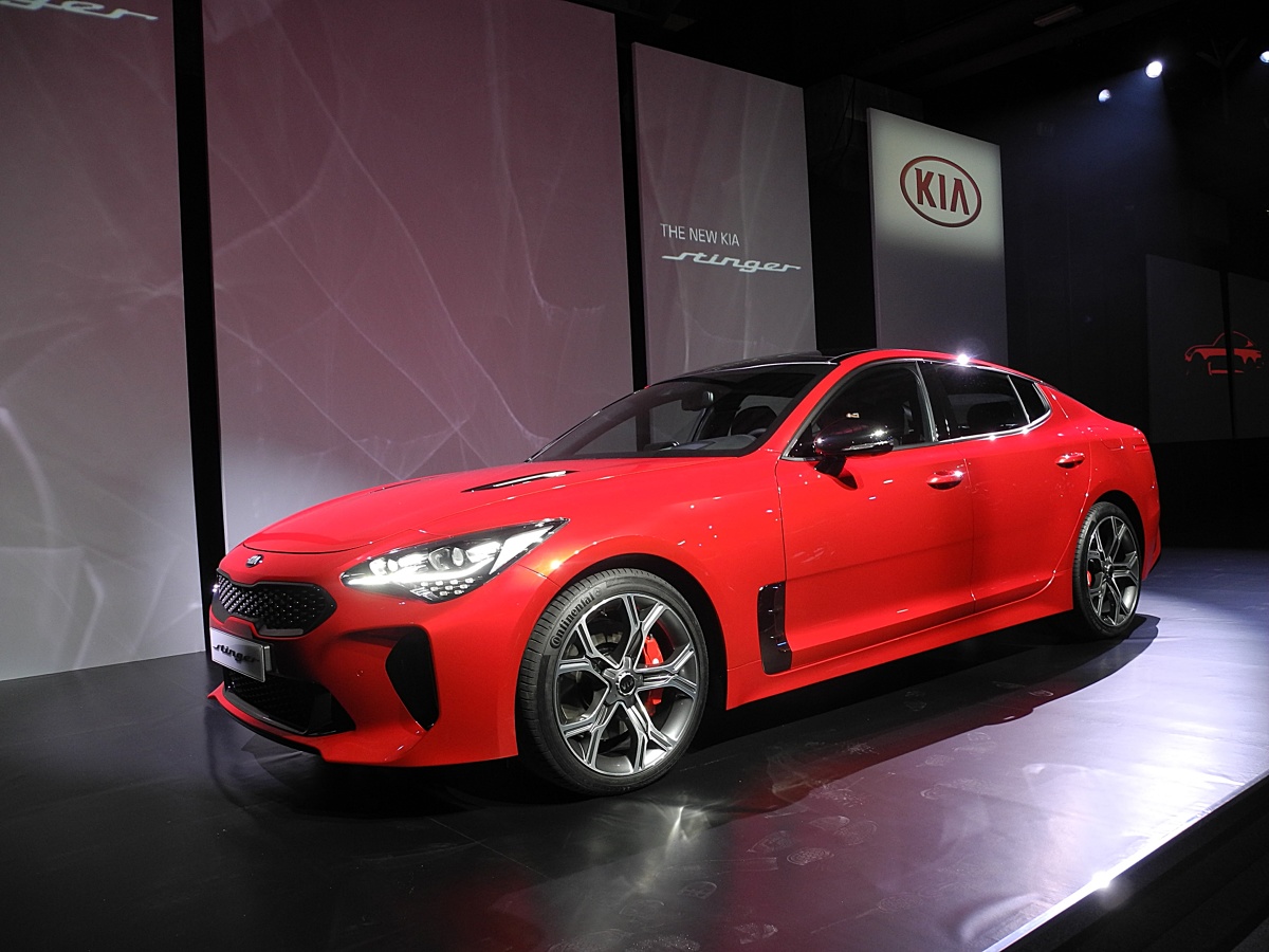 Kia Stinger
Kia sięga do segmentu aut sportowych. Dowodem jest ekspresyjne pięciodrzwiowe coupe Stinger, które kilka dni temu zaprezentowano dziennikarzom. Auto wejdzie do sprzedaży w IV kwartale tego roku.
Fot. Wojciech Frelichowski Kia Stinger
Kia sięga do segmentu aut sportowych. Dowodem jest ekspresyjne pięciodrzwiowe coupe Stinger, które kilka dni temu zaprezentowano dziennikarzom. Auto wejdzie do sprzedaży w IV kwartale tego roku.
Fot. Wojciech Frelichowski