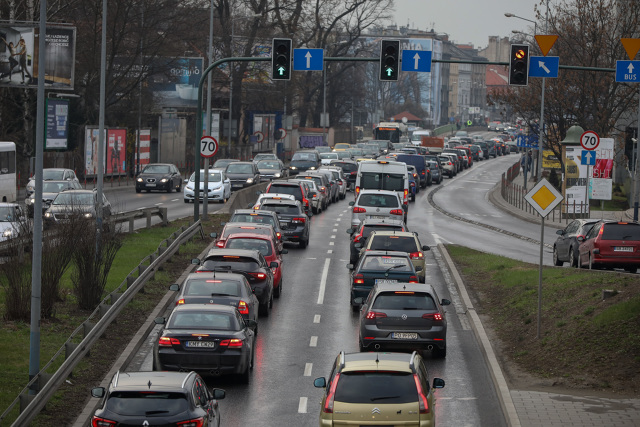 Z jakich miejsc turystycznych Polacy ruszą tłumnie do swoich domów? Jaką wybrać trasę, by nie utknąć w korkach podczas powrotu z wakacji? Eksperci systemu Yanosik sprawdzili ruch prowadzący z największych miast w Polsce i wyznaczyli obszary, które były najczęściej wybierane na letni urlop w 2018 r. Na tej podstawie zostały wytypowane najszybsze i jednocześnie najwygodniejsze trasy, które mogą usprawnić podróż podczas tegorocznych powrotów z wakacji.
Fot. Anna Kaczmarz Z jakich miejsc turystycznych Polacy ruszą tłumnie do swoich domów? Jaką wybrać trasę, by nie utknąć w korkach podczas powrotu z wakacji? Eksperci systemu Yanosik sprawdzili ruch prowadzący z największych miast w Polsce i wyznaczyli obszary, które były najczęściej wybierane na letni urlop w 2018 r. Na tej podstawie zostały wytypowane najszybsze i jednocześnie najwygodniejsze trasy, które mogą usprawnić podróż podczas tegorocznych powrotów z wakacji.
Fot. Anna Kaczmarz