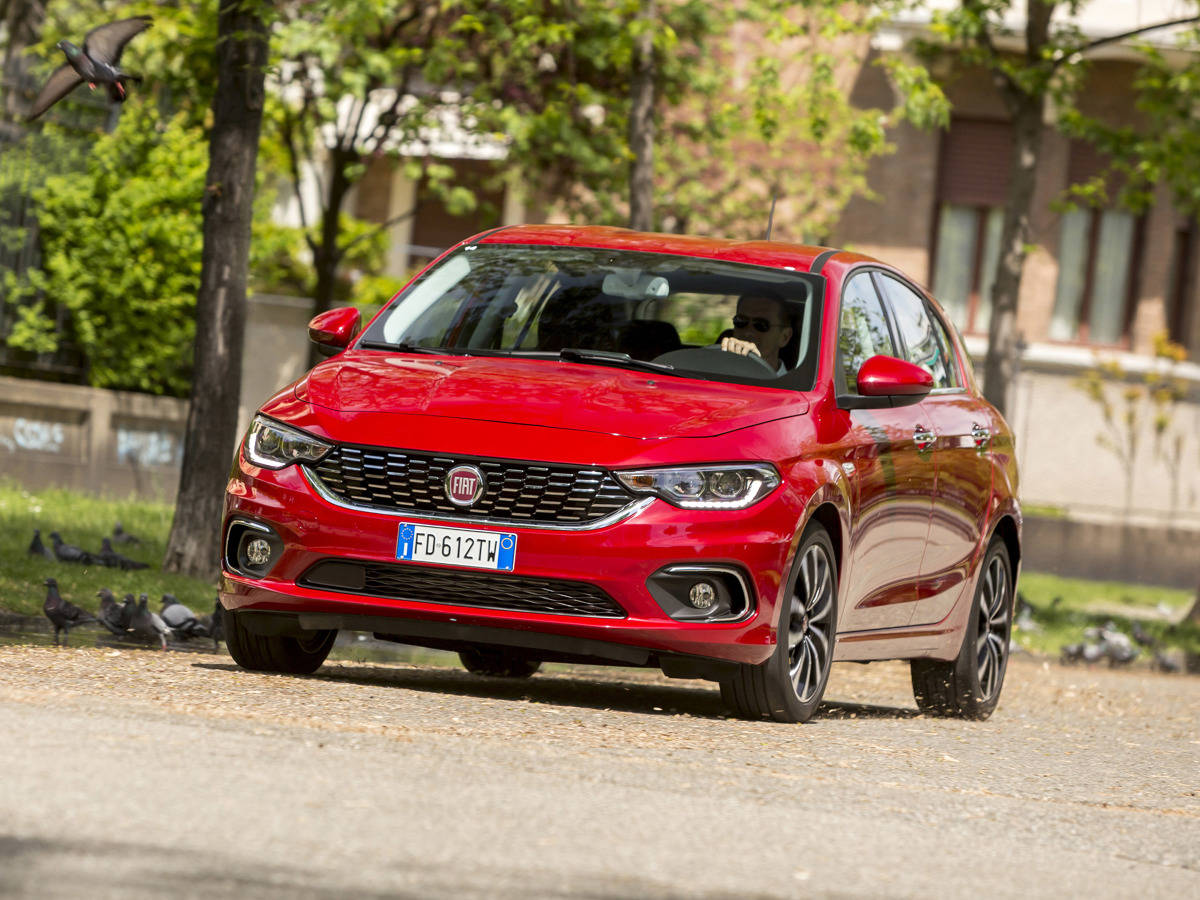 Fiat Tipo
W standardowej wersji Fiat Tipo hatchbackuzyskał trzy gwiazdki, a wyposażony w opcjonalny pakiet bezpieczeństwa – cztery gwiazdki. Przypomnijmy, że najwyższa nota to pięć gwiazdek.
Fot. Fiat Fiat Tipo
W standardowej wersji Fiat Tipo hatchbackuzyskał trzy gwiazdki, a wyposażony w opcjonalny pakiet bezpieczeństwa – cztery gwiazdki. Przypomnijmy, że najwyższa nota to pięć gwiazdek.
Fot. Fiat