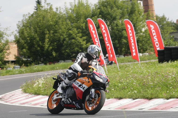 Przetestuj nowe motocykle Hondy na torze w Radomiu Przetestuj nowe motocykle Hondy na torze w Radomiu