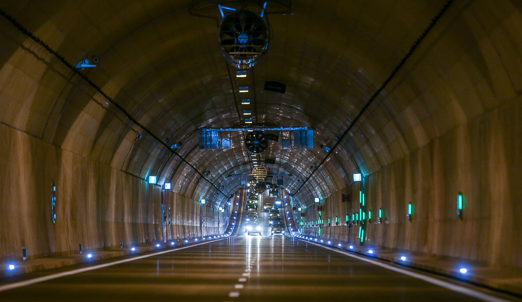 Tunel ma długość 1,4 km. Znajdują się w nim dwie nitki po dwa pasy ruchu. Obiekt jest elementem trasy prowadzącej od gdańskiego lotniska do mostu wantowego / Karolina Misztal Tunel ma długość 1,4 km. Znajdują się w nim dwie nitki po dwa pasy ruchu. Obiekt jest elementem trasy prowadzącej od gdańskiego lotniska do mostu wantowego / Karolina Misztal