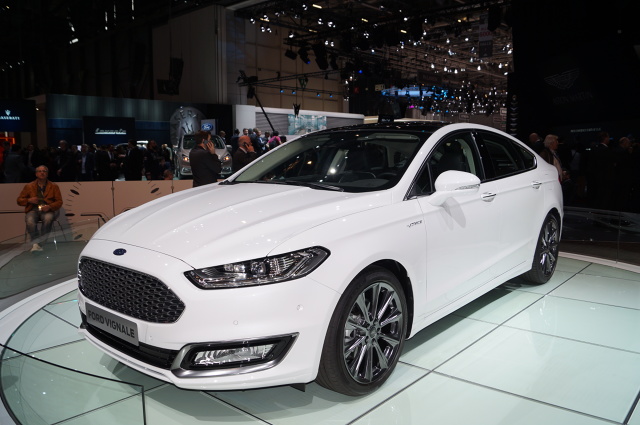 Na targach motoryzacyjnych w Genewie Ford zaprezentował swoje strategiczne modele w nowej odsłonie. Linia Vignale ma być propozycją dla najbardziej wymagających kierowców / Fot. Tomasz Szmandra Na targach motoryzacyjnych w Genewie Ford zaprezentował swoje strategiczne modele w nowej odsłonie. Linia Vignale ma być propozycją dla najbardziej wymagających kierowców / Fot. Tomasz Szmandra