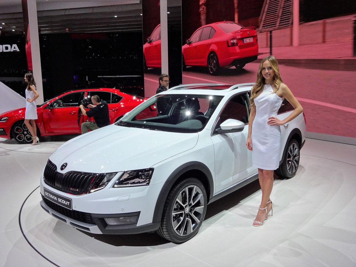 Podczas salonu samochodowego w Genewie Skoda zaprezentowała odświeżoną Octavię w wersjach RS i Scout. To propozycje dla wymagających użytkowników.
fot. Motofakty.pl Podczas salonu samochodowego w Genewie Skoda zaprezentowała odświeżoną Octavię w wersjach RS i Scout. To propozycje dla wymagających użytkowników.
fot. Motofakty.pl