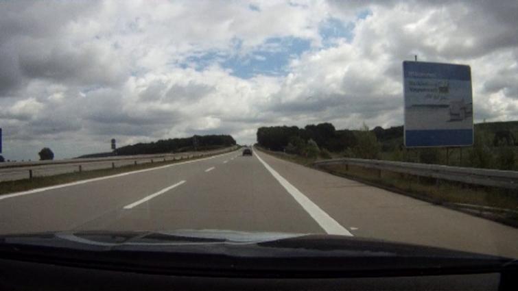 Na razie za jazdę po niemieckich autostradach płacą tylko kierowcy ciężarówek Na razie za jazdę po niemieckich autostradach płacą tylko kierowcy ciężarówek