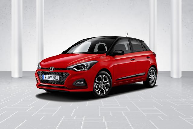 Hyundai i20
Do dyspozycji jest system ostrzegania o niezamierzonej zmianie pasa ruchu (LDWS) emituje sygnał wizualny i dźwiękowy jeśli samochód zaczyna przekraczać linię, wzdłuż której się porusza. Z kolei asystent utrzymywania pasa ruchu (LKA) wyczuwa pozycję samochodu i ostrzega kierowcę o nieprawidłowej sytuacji samodzielnie korygując tor jazdy.
Fot. Hyundai Hyundai i20
Do dyspozycji jest system ostrzegania o niezamierzonej zmianie pasa ruchu (LDWS) emituje sygnał wizualny i dźwiękowy jeśli samochód zaczyna przekraczać linię, wzdłuż której się porusza. Z kolei asystent utrzymywania pasa ruchu (LKA) wyczuwa pozycję samochodu i ostrzega kierowcę o nieprawidłowej sytuacji samodzielnie korygując tor jazdy.
Fot. Hyundai