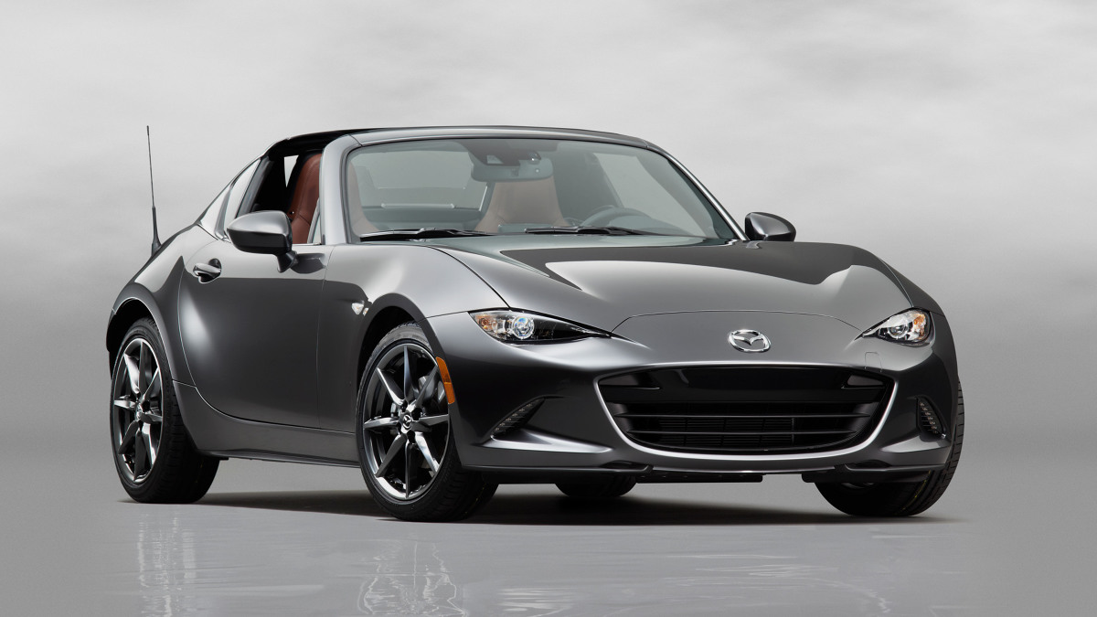 Mazda MX-5 RF w wydaniu Launch Edition
Pod maską pracuje dwulitrowa, czterocylindrowa jednostka SkyActiv-G oferująca 155 KM mocy i maksymalny moment obrotowy 200 Nm.
Fot. Mazda Mazda MX-5 RF w wydaniu Launch Edition
Pod maską pracuje dwulitrowa, czterocylindrowa jednostka SkyActiv-G oferująca 155 KM mocy i maksymalny moment obrotowy 200 Nm.
Fot. Mazda